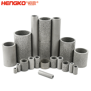 燒結(jié)不銹鋼濾管筒 如果您對燒結(jié)不銹鋼濾管筒有任何疑問,您會(huì)在這里找到答案。 一、什么是燒結(jié)不銹鋼濾管筒? 是通過加熱或加壓的燒結(jié)工藝制成的特殊金屬管。根據(jù)您需要的金屬類型,可以選擇燒結(jié)不銹鋼金屬管、燒結(jié)銅金屬管或燒結(jié)青銅金屬管。 二、燒結(jié)金屬管有哪些用途? 1.食品和飲料行業(yè):防止食物營養(yǎng)成分被沖走,還可以過濾掉污染物。 2.水力發(fā)電廠為您工廠的渦輪機(jī)提供動(dòng)力。保持電力循環(huán)生產(chǎn)。 3.天然氣生產(chǎn)廠可以捕獲氣體中的小污染物。 4.化學(xué)加工工業(yè)過濾掉有害污染物,提高化學(xué)產(chǎn)品的效率。 5.石油工業(yè)消除污染物來提高石油產(chǎn)品的純度。 6.醫(yī)藥行業(yè)去除藥品中的污染物,并提高藥用價(jià)值 三、燒結(jié)金屬管的優(yōu)點(diǎn)是什么? 1.材料堅(jiān)固形狀靈活 2.良好的滲透性 3.多種孔隙分布 4.性能穩(wěn)定可以應(yīng)對來自各種流體的高壓而不會(huì)變形。 5.機(jī)械強(qiáng)度高可以在高溫高壓等極其惡劣的環(huán)境中使用。 6.可以調(diào)整孔的大小 7.耐腐蝕和熱沖擊 8.設(shè)備易于清潔,無需長時(shí)間關(guān)機(jī)。 四、選擇燒結(jié)金屬管時(shí)要注意以下幾點(diǎn): 優(yōu)質(zhì)材料、溫度范圍、微米變化、耐腐蝕、納污能力、機(jī)械強(qiáng)度 需要的高強(qiáng)度(恒歌316不銹鋼濾管正反向流動(dòng)中提供相同的強(qiáng)度) 燒結(jié)金屬管的工作原理 五、什么材料可以制造燒結(jié)金屬管? 1.燒結(jié)不銹鋼:高機(jī)械強(qiáng)度耐腐蝕,在高壓高溫中高效運(yùn)行不會(huì)損壞; 2.銅粉末燒結(jié)管屬不銹鋼替代品,耐腐蝕且經(jīng)濟(jì)實(shí)惠,但耐溫和強(qiáng)度較差; 3.鎳合金,適用于極端工作條件的燒結(jié)金屬管。 注:燒結(jié)、固化、退火有以下幾個(gè)方面的比較: 1.燒結(jié):這是一種熱處理方法,會(huì)使粉末狀物質(zhì)形成整體材料,利用粉末中單個(gè)粒子之間發(fā)生的擴(kuò)散。可以固態(tài)和液態(tài)下發(fā)生。 金屬粉末 2.養(yǎng)護(hù):是用來加速化學(xué)反應(yīng)的技術(shù),適用于高分子及高分子材料復(fù)合。當(dāng)熱固性聚合物在室溫下無法在合理時(shí)間內(nèi)固化時(shí),您將使用固化爐應(yīng)用高溫來實(shí)現(xiàn)固化過程。 (例如,當(dāng)您將預(yù)浸碳纖維覆蓋在模具上時(shí)可以固化它,使它保持模具的形狀,單體會(huì)在固化溫度下迅速反應(yīng),從而形成熱固性聚合物,使預(yù)浸墊物質(zhì)變硬。) 3.退火:是一種熱處理技術(shù),用于使用非常高的溫度來減輕物質(zhì)的應(yīng)力,降低處理物質(zhì)中原子間鍵內(nèi)的內(nèi)應(yīng)力和整體彈性能。此外,它是指金屬熱處理、高性能聚合物和陶瓷玻璃的術(shù)語。 (例如,您可以將冷軋鋼坯退火,制成另一種產(chǎn)品,當(dāng)內(nèi)部應(yīng)力不推薦時(shí),例如在進(jìn)行機(jī)加工之前,您可使用此過程,機(jī)械加工通過去除材料來改變內(nèi)應(yīng)力的分布。 六、有哪些類型的燒結(jié)金屬管: 1.燒結(jié)多孔金屬管金屬管上的孔有助于過濾過程,運(yùn)營成本低,但由于表面積小效率較低。 2.褶皺燒結(jié)金屬管表面積大于多孔金屬管,過濾效率高,但成本也高。 七、能清洗燒結(jié)金屬管嗎? 建議定期清潔設(shè)備上累積的污染物提高效率,確保其經(jīng)久耐用并發(fā)揮最佳性能,延長使用壽命。 在 Hengko我們將幫助您獲得合適的燒結(jié)不銹鋼濾管筒以滿足獨(dú)特的應(yīng)用要求。您有任何疑問,請隨時(shí)聯(lián)系我們的團(tuán)隊(duì)。m.liujingzhong.cn